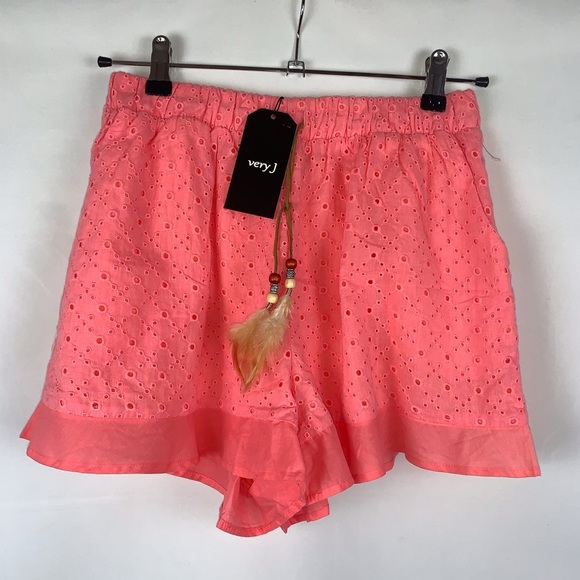 Very J Shorts Coral Eyelets Lined Feather Accent Medium NWT - Picture 1 of 6